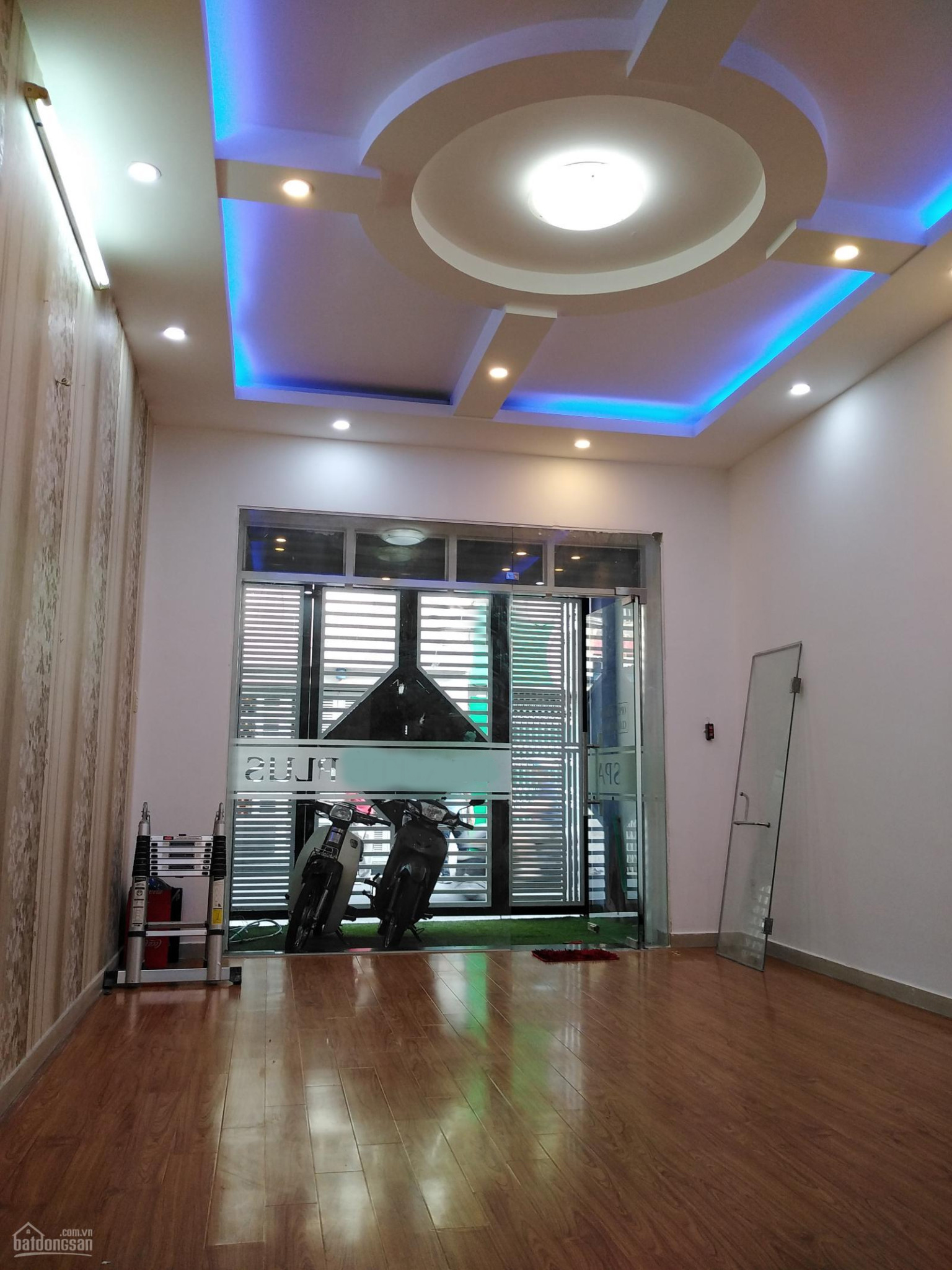 Cho thuê nhà HXH 285 Đường CMT8 P12 Q10 